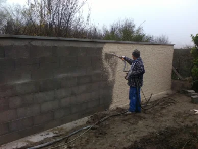 Finition d'enduit de façade
