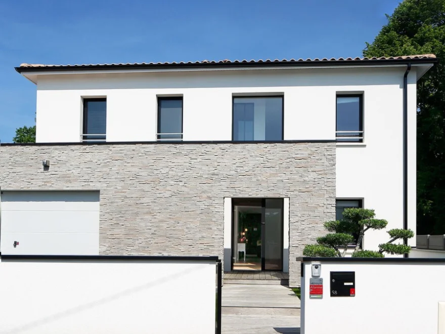 Façade de maison rénovée par ARNAUD Façades